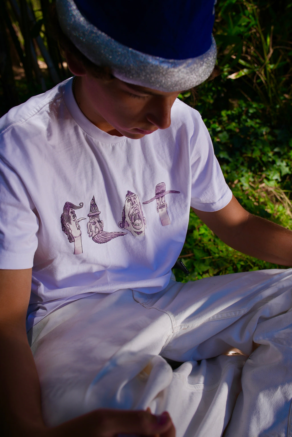 Faces tee