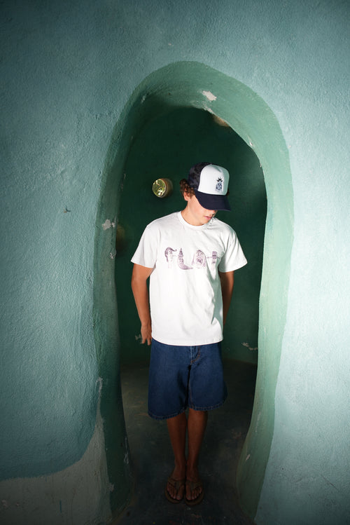 Faces tee