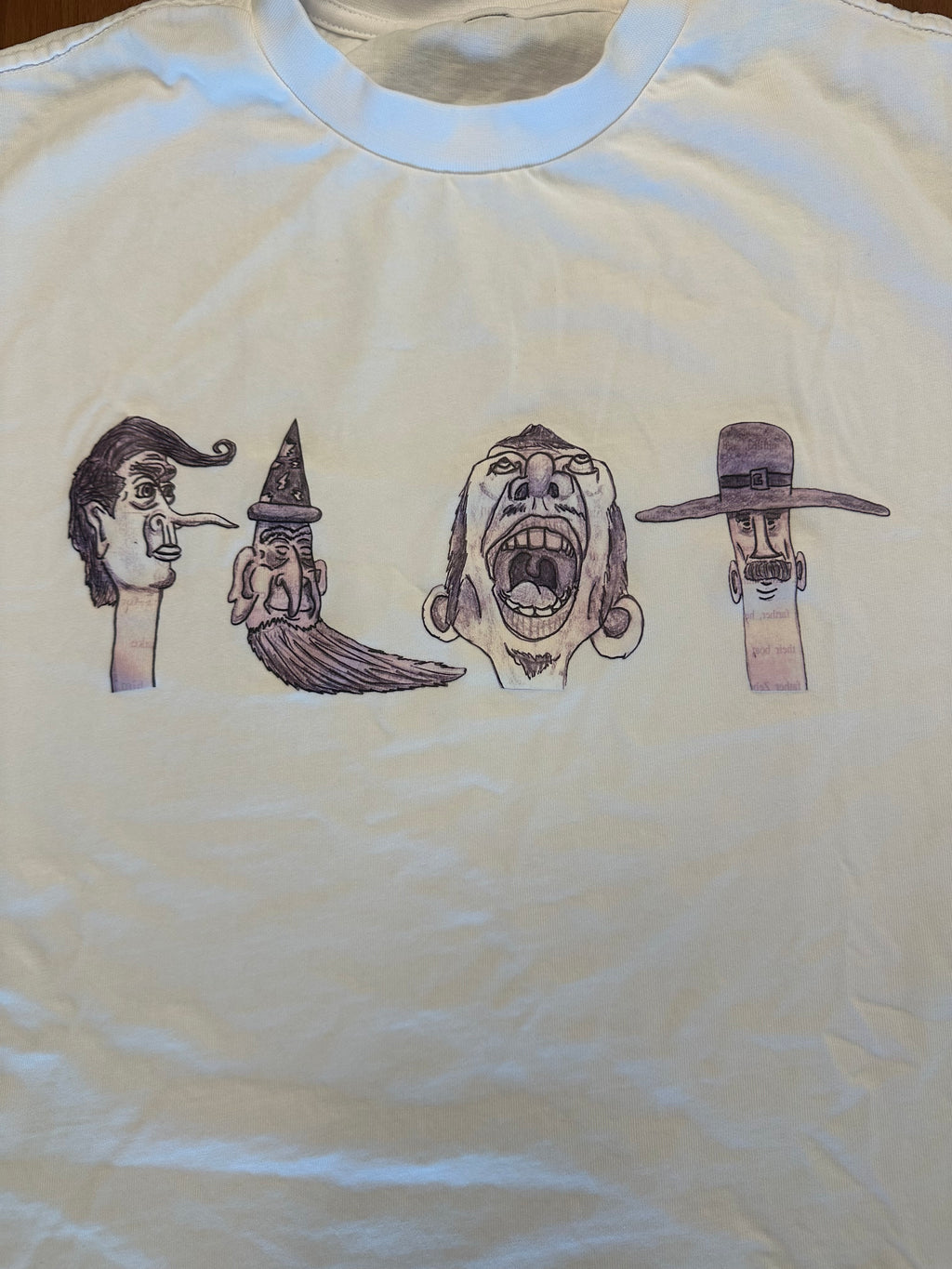 Faces tee